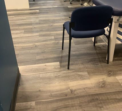 Luxury vinyl waterproof plank floor